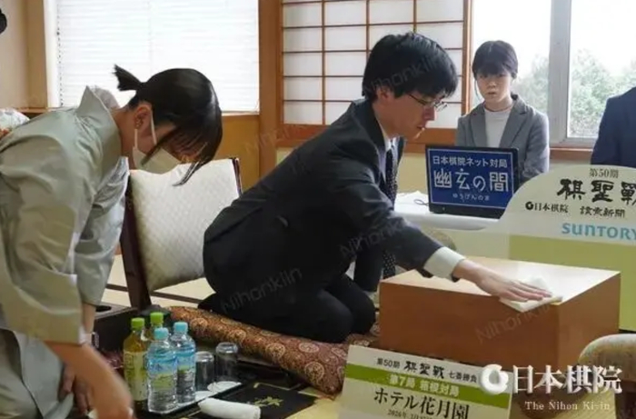 同一年出战棋圣、十段两项挑战赛的棋手 芝野虎丸期待开辟新时代|赵治勋|小林光一|井山裕太|棋圣战|十段战_新浪体育_新浪新闻